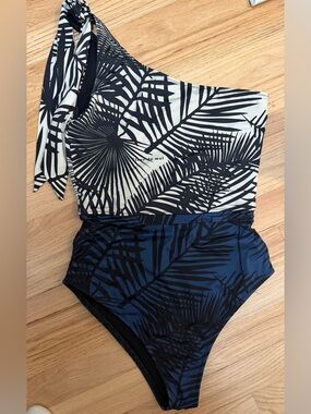 Fleur du Mal Black and White Palm-Print One-Shoulder One-Piece